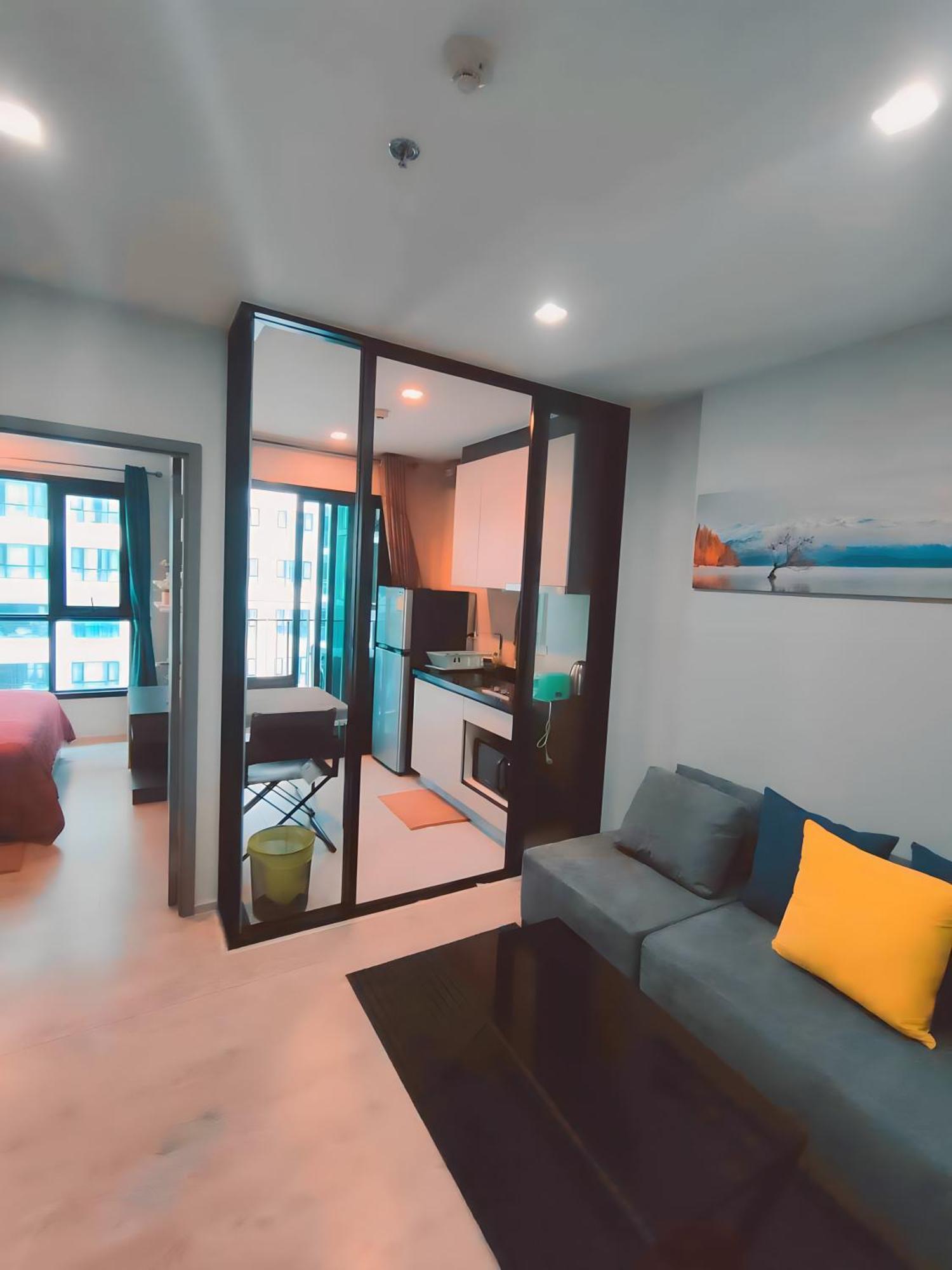Apartemen The Base At *