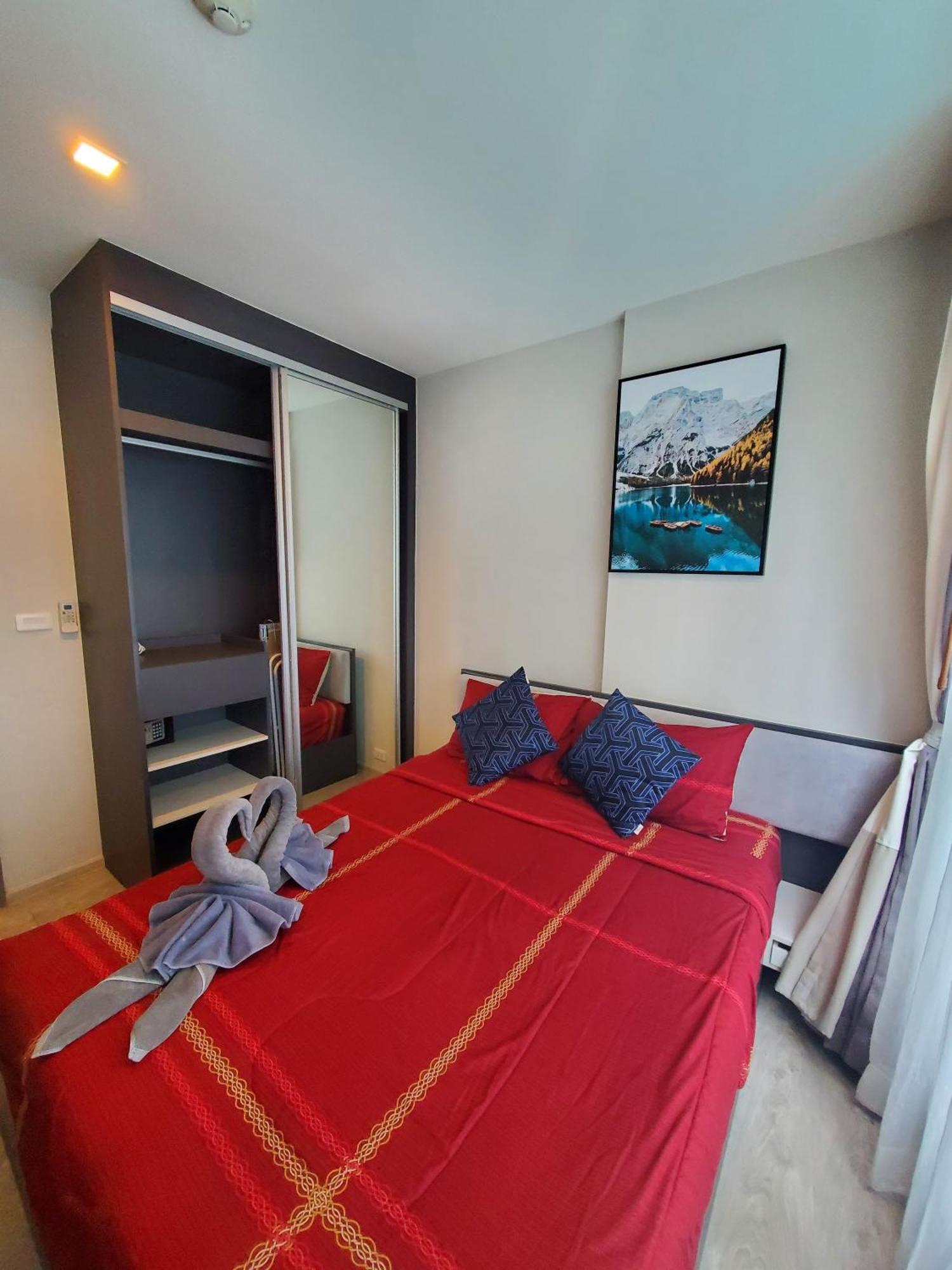 Apartemen The Base At *
