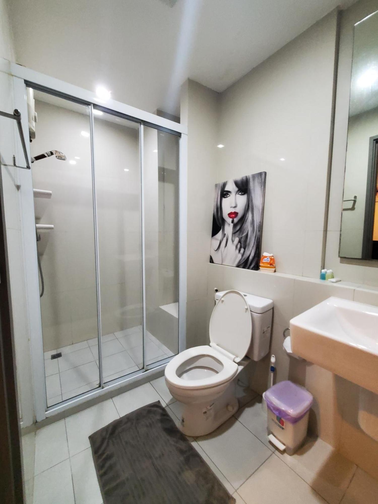 Apartemen The Base At *